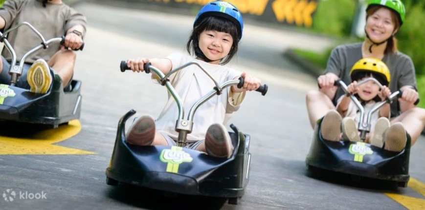 ขี่ skyride ที่ Skyline Luge Sentosa