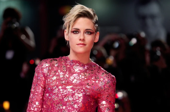 ประกาศตัวเป็นคู่รักไม่จำกัดเพศ kristen stewart